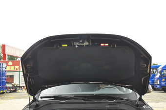 2016款众泰SR7 1.5T手动魔方之心版