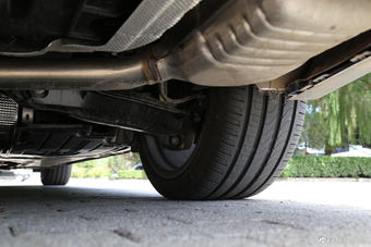 2016款奔驰E级2.0T自动E300L运动豪华型