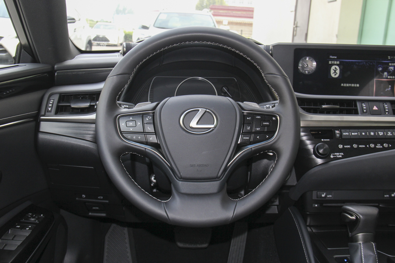 2018款雷克萨斯ES 2.5L自动300h卓越版