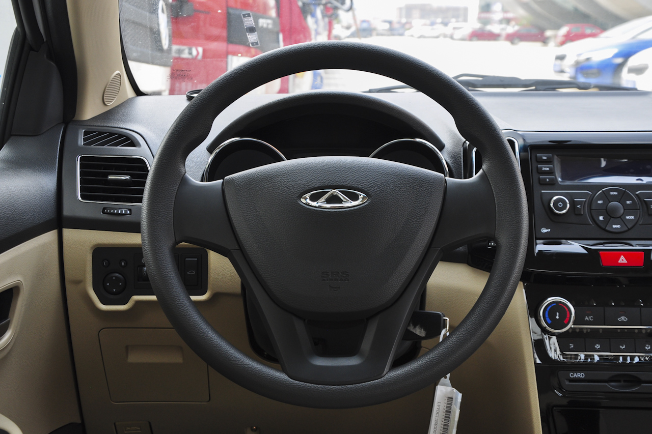 2015款奇瑞E3 1.5L手动趣尚版 冰川白