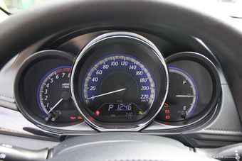 2016款YARiS L 致炫1.5L自动锐动版