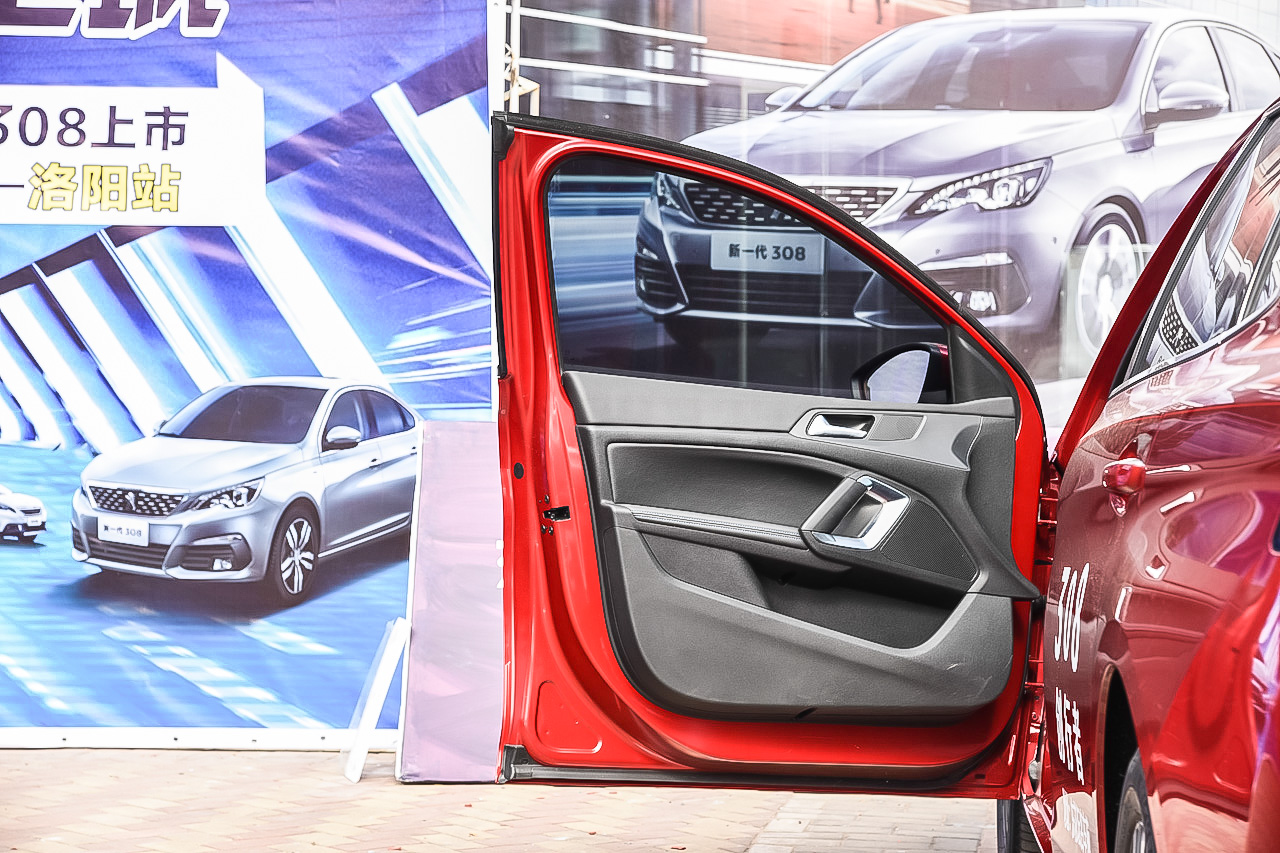 2016款标致308 1.2T自动豪华版