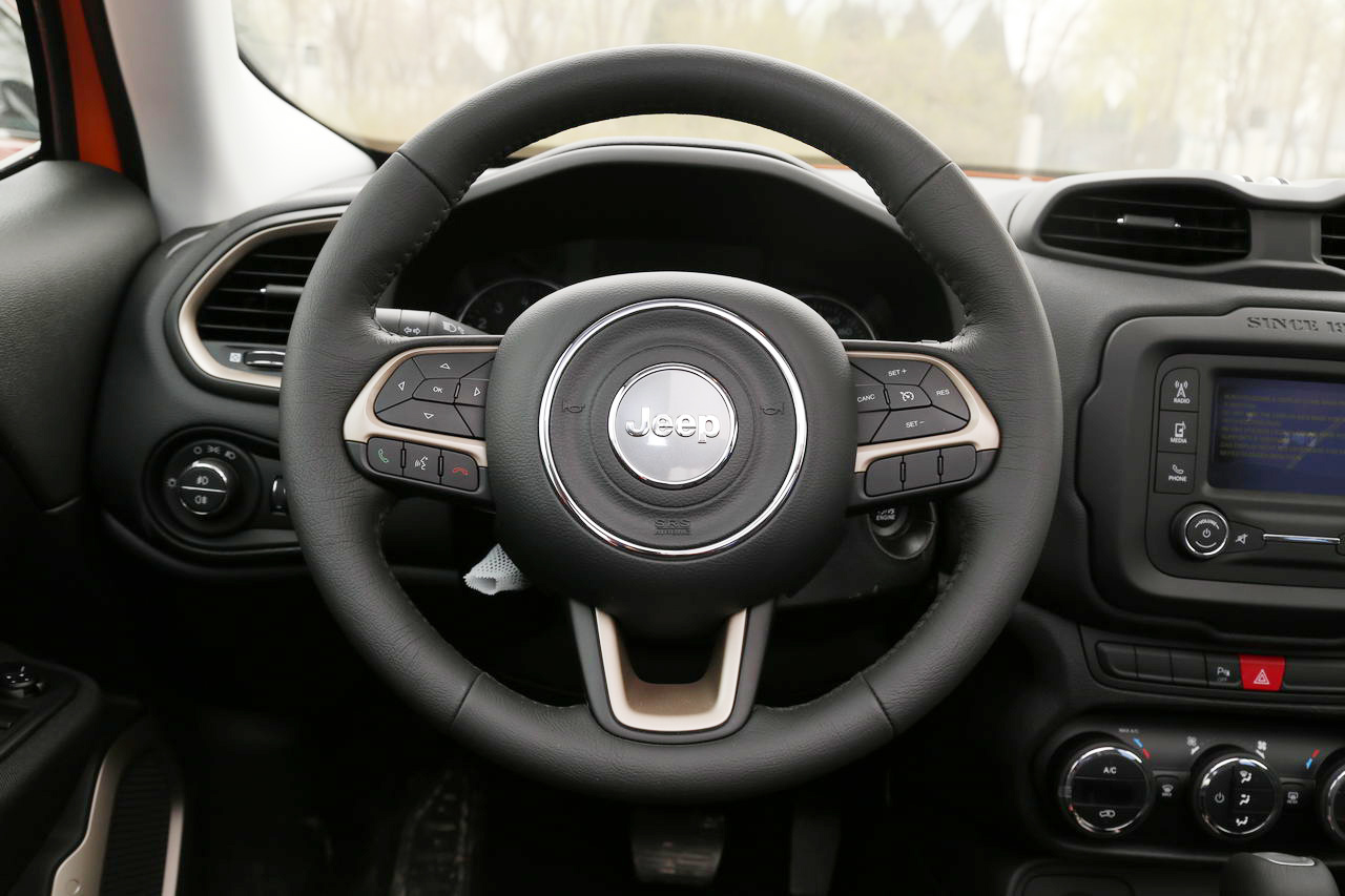 2017款自由侠2.0L自动四驱越能敞篷版