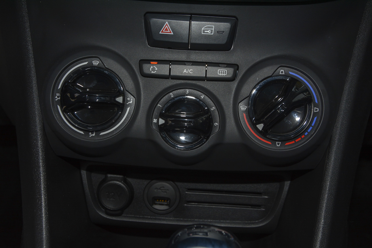 2018款标致2008 1.6L自动潮流版