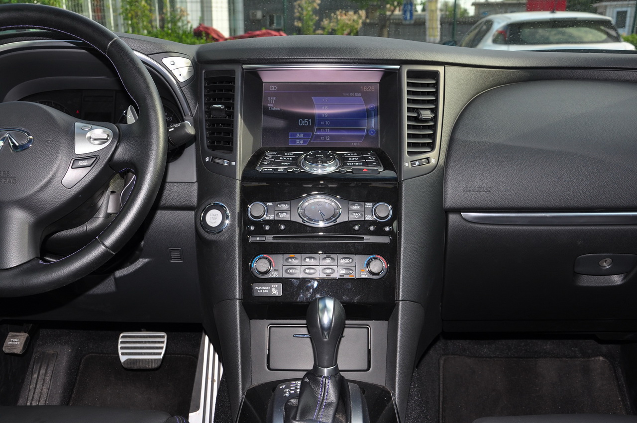 2015款英菲尼迪QX70 3.7L绝影版