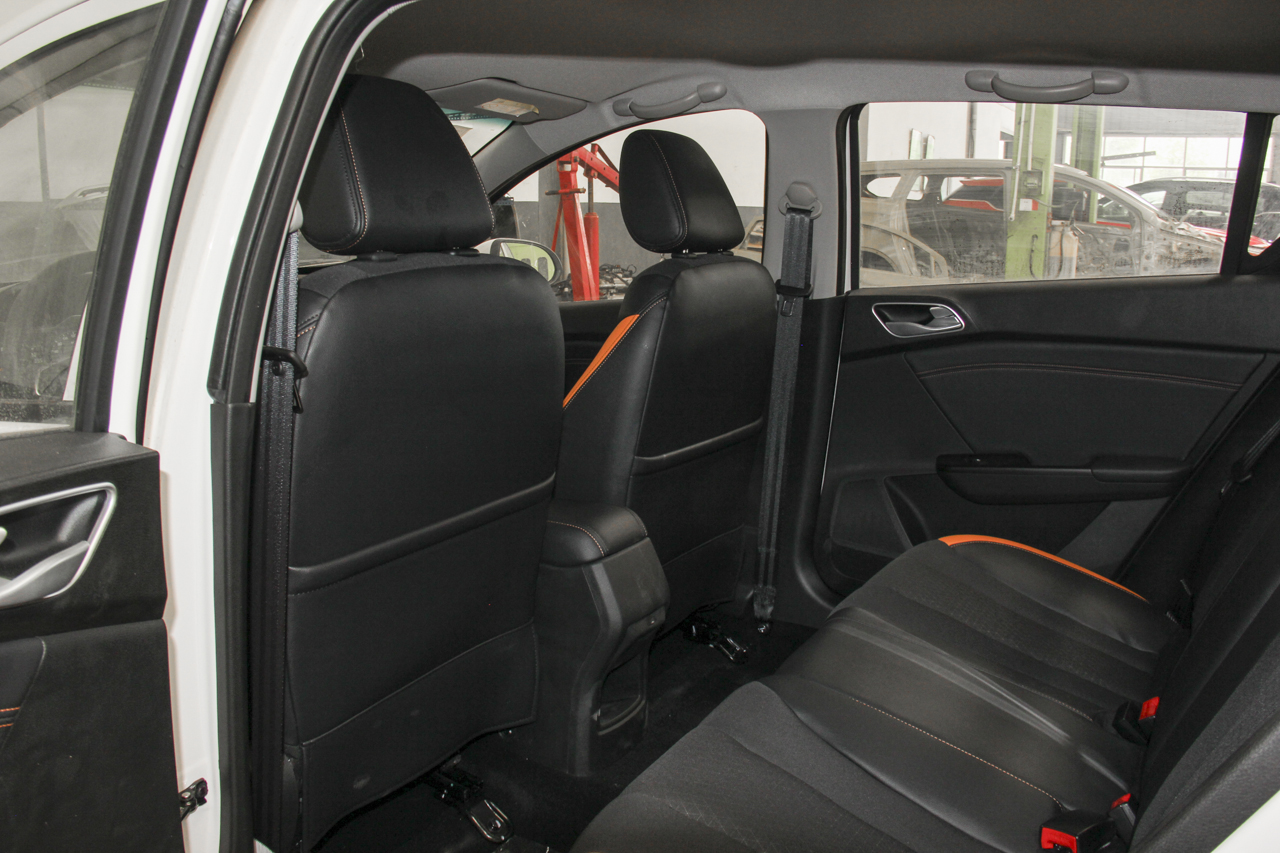 2017款宝骏310 1.5L自动舒适型