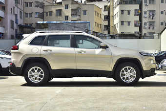 2016款自由光2.4L自动专业版+智能包 流沙金