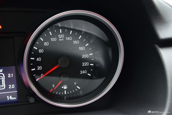 2017款哈弗H6运动版1.5T自动两驱豪华型蓝标 简约白