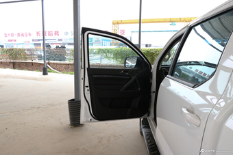 2017款黄海N3 2.5T手动四驱运动版JE4D25C