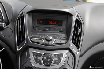 2016款艾瑞泽5 1.5L手动领潮版 俊逸白