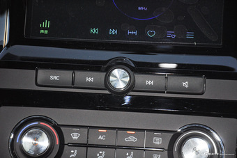 2016款荣威RX5 20T自动两驱旗舰版