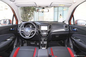 2016款长安CS15 1.5L自动豪华版图片