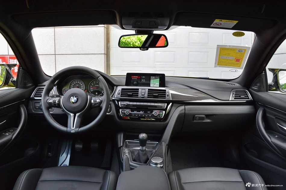 2017款宝马M4手动双门轿跑车