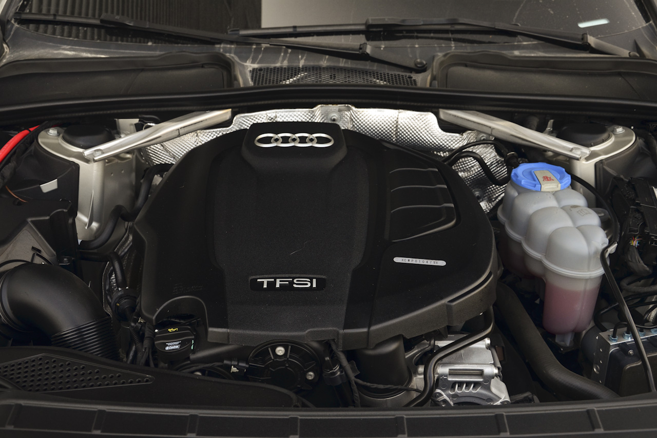 2018款奥迪A4L 2.0T自动30周年年型45 TFSI quattro个性运动版