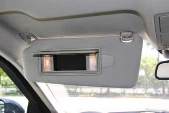 2016款揽胜极光2.0T自动SE智耀版 玉龙雪山白