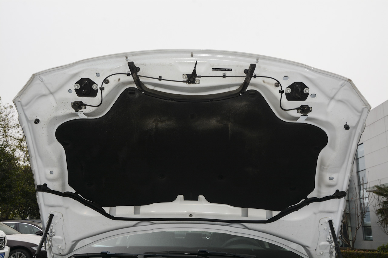 2017款捷豹XE R-SPORT 2.0T自动i4 Ti (200PS) 