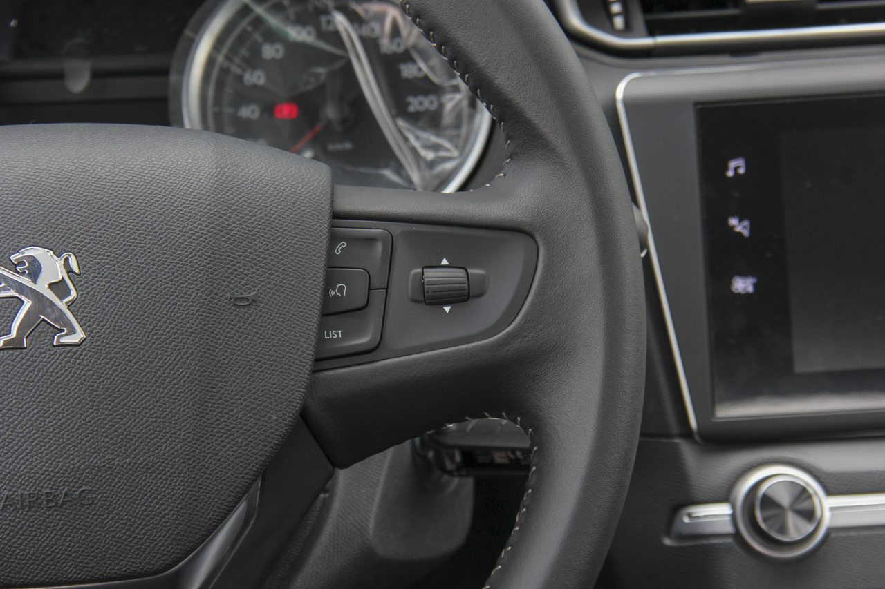 2018款东风标致408改款1.8L自动豪华版