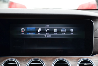 2016款奔驰E级2.0T自动E200L