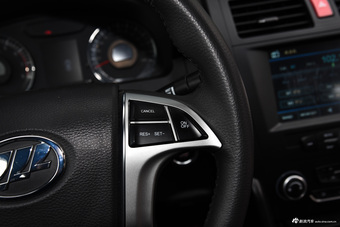 2015款力帆820 2.4L自动旗舰型