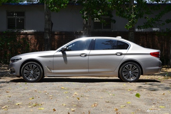 2018款宝马5系2.0T自动530Li尊享型豪华套装