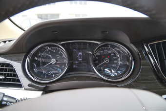 2016款宝骏730 1.5T手动豪华版 7座