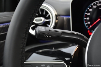 2019款奔驰A级 1.3T自动200 L运动轿车先行特别版