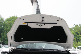 2015款瑞风S5 1.5T自动精英型 时尚白