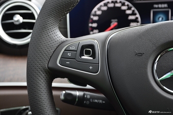 2018款奔驰E级改款2.0T自动 300L 时尚型