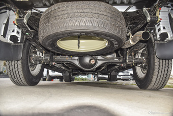 2015款五十铃D-MAX 2.5T自动两驱高通过精英款