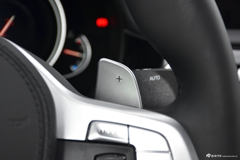 2018款宝马7系740Li 3.0T自动尊享型M运动套装xDrive黑焰版