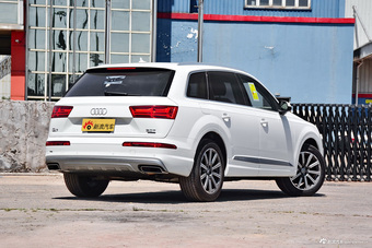 平行进口2017款奥迪Q7 3.0T 墨版