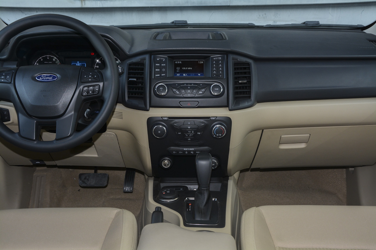 2017款撼路者2.0T自动四驱菁英版汽油5座