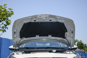 2015款东风标致408 1.2T自动豪华版