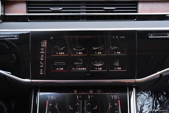 2018款奥迪A8L 3.0T自动55 TFSI quattro尊贵型