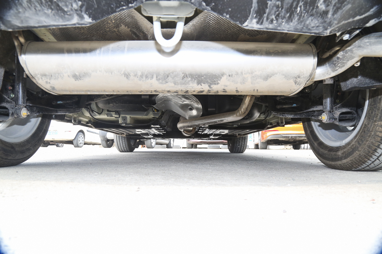 2015款锋驭1.6L手动进取型 珠光白