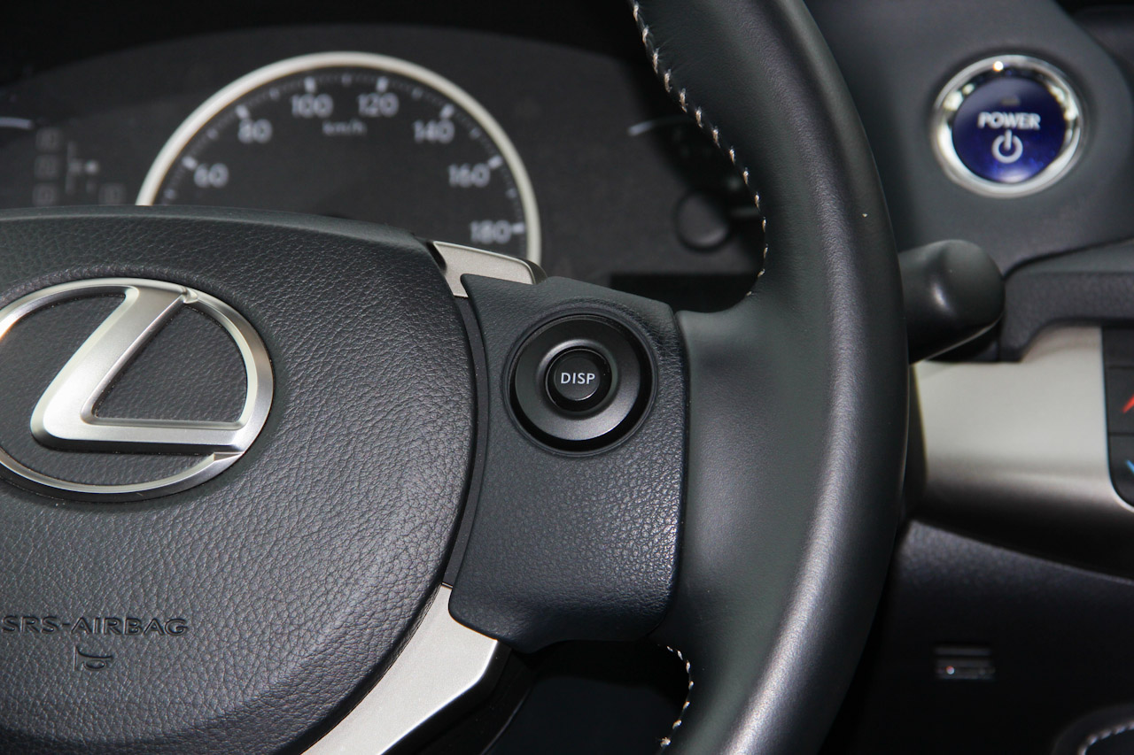 2014款雷克萨斯CT 1.8L自动200h舒适版双色