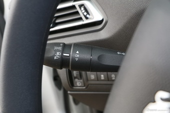 2018款标致308 1.6L手动时尚版