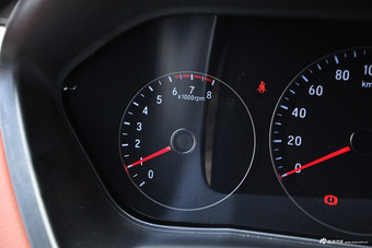 2016款北汽幻速S3L 1.5L手动尊享型