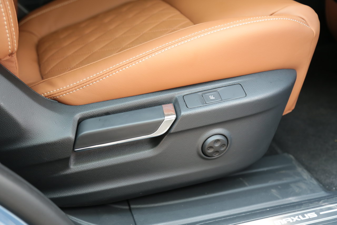 2017上汽大通D90 2.0TGI自动四驱高配版