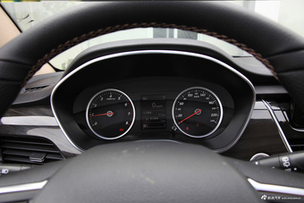 2017款宝骏560 1.5T DCT尊享型