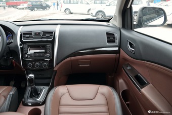 2016款东风风行SX6 1.6L 手动豪华型