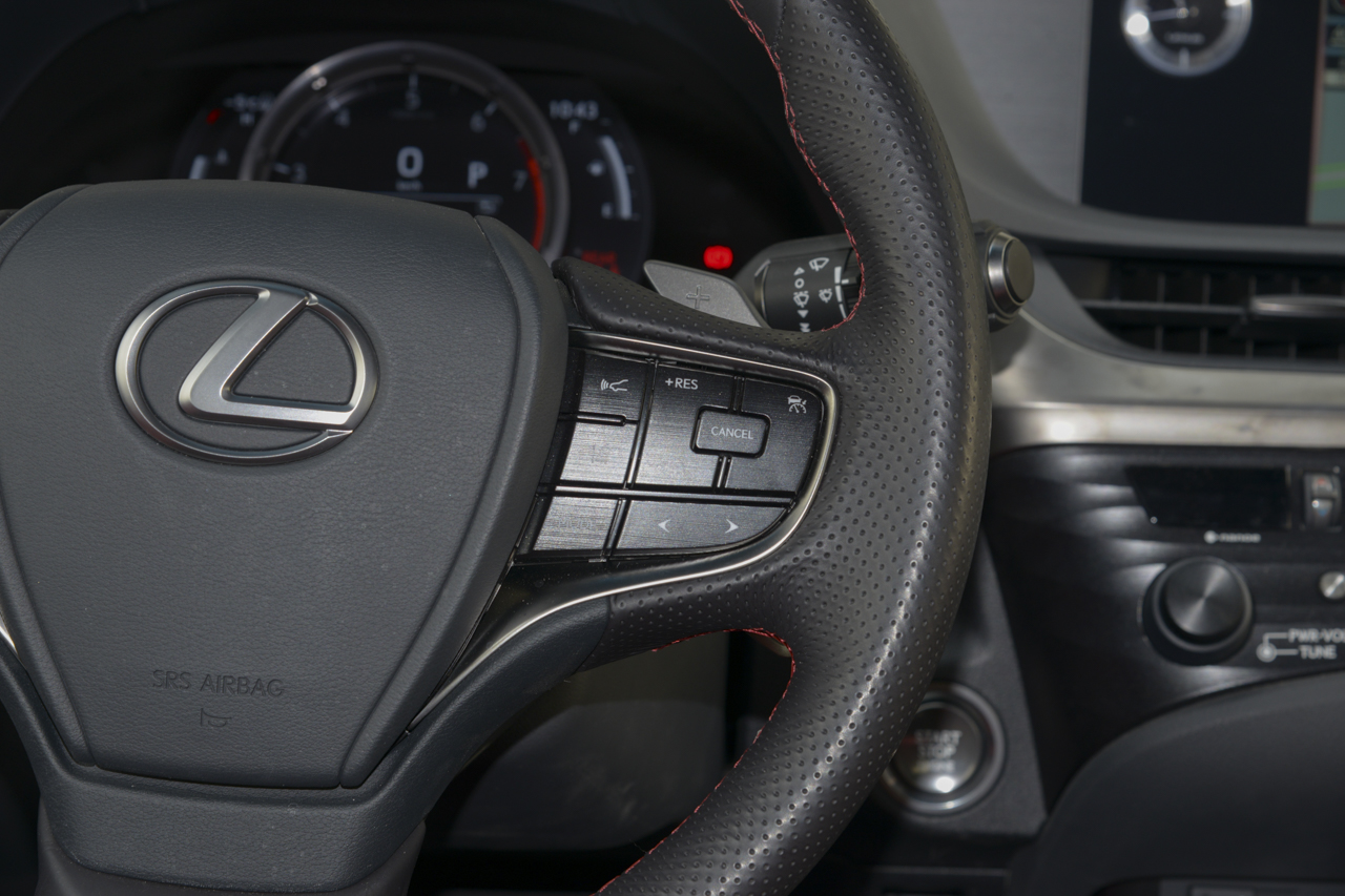 2018款雷克萨斯ES 2.5L自动260 F SPORT