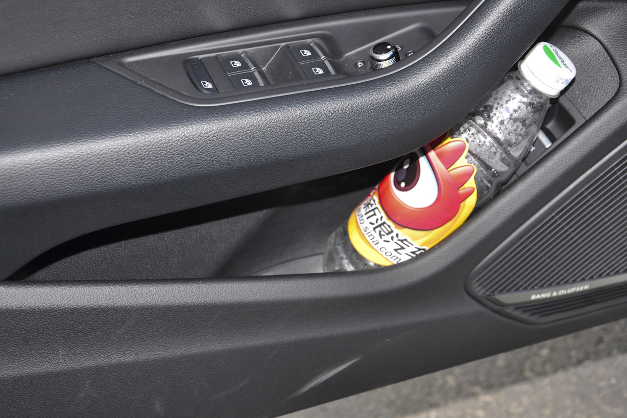 2017款奥迪A4L 2.0T自动45TFSI quattro风尚型