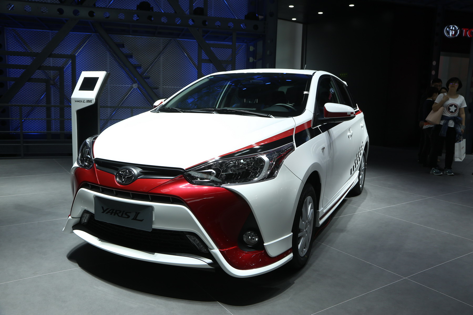 YARiS L致炫