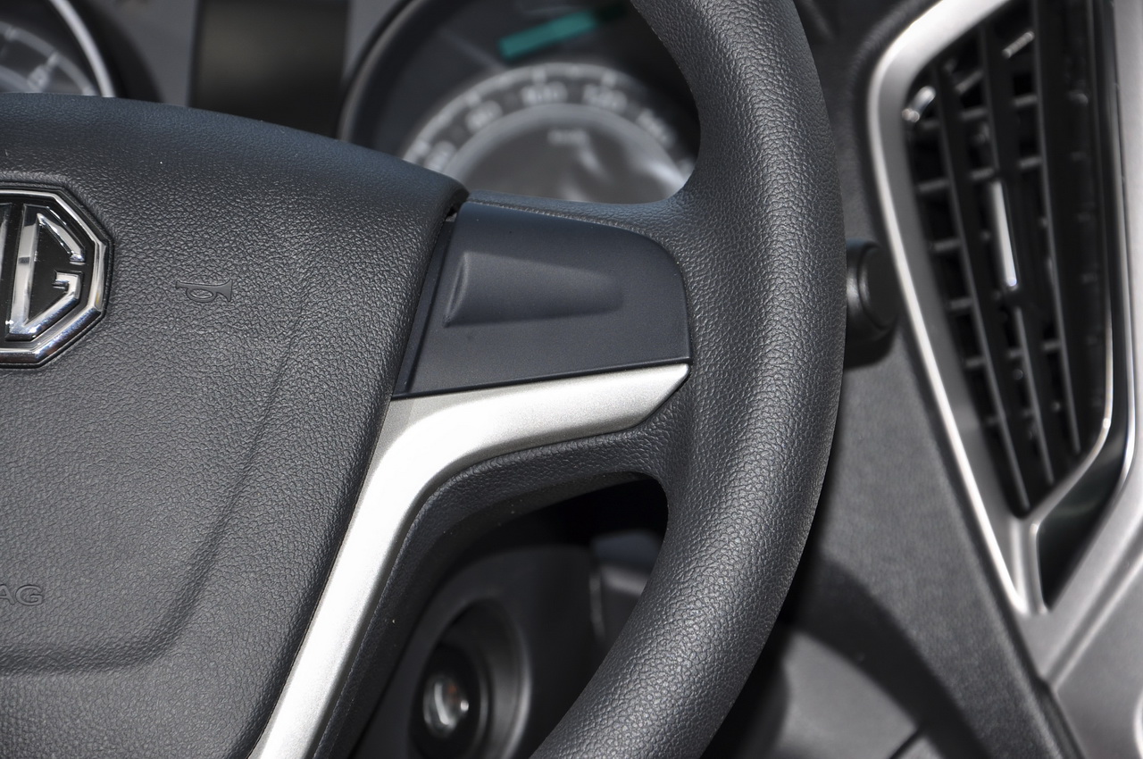 2016款名爵锐行1.5L自动超值豪华版