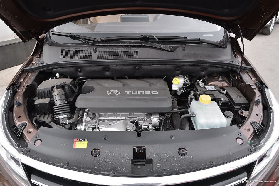 2017款宝骏730 1.5T手动尊享型7座