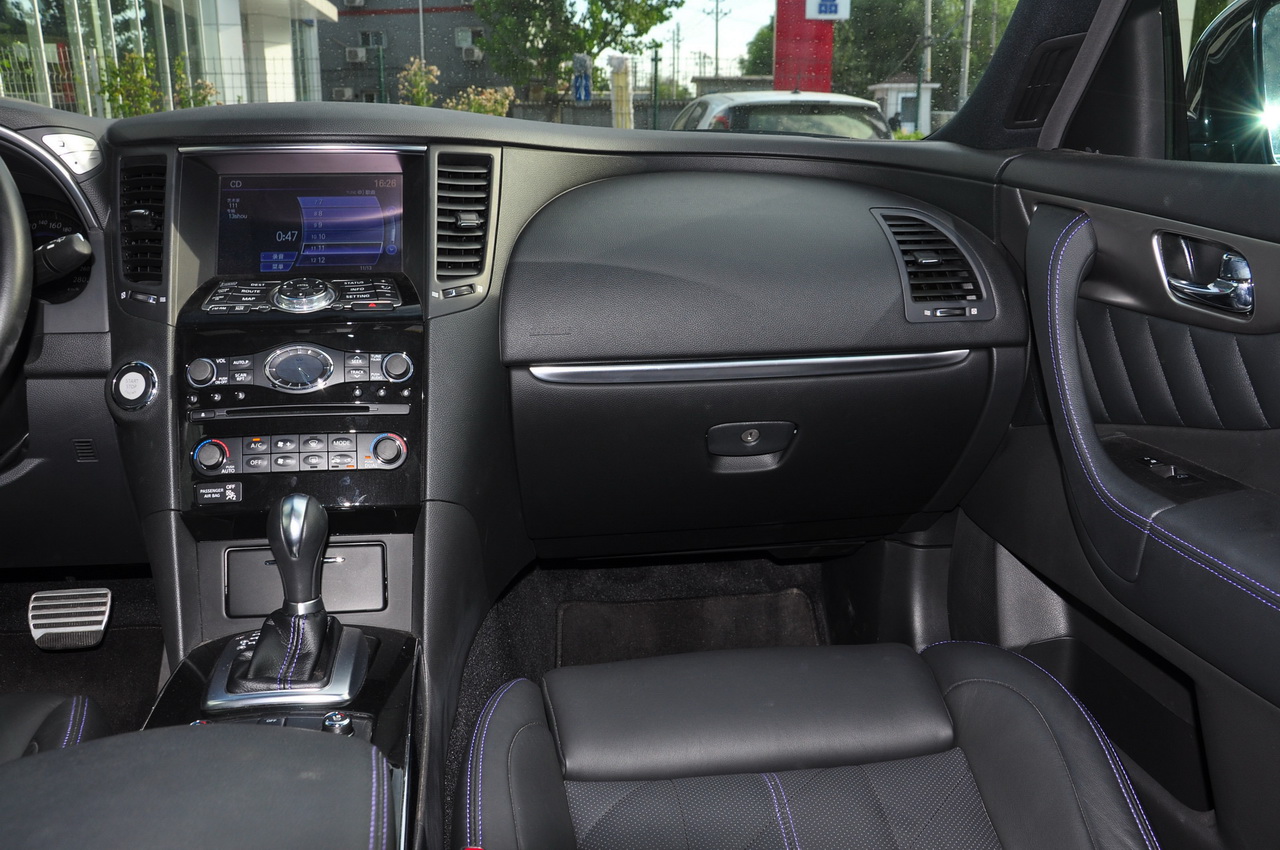 2015款英菲尼迪QX70 3.7L绝影版