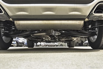 2016款自由光2.4L自动专业版 晶黑