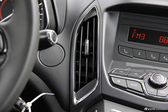 2016款艾瑞泽5 1.5L手动领潮版 俊逸白