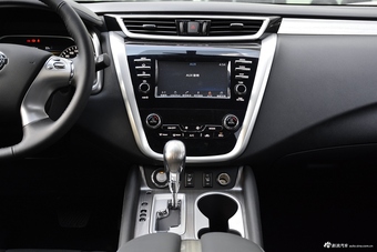 2017款楼兰2.5L自动XL两驱智尚版 